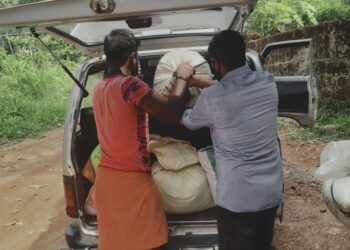 ಪುತ್ತೂರು : ಕೋವಿಡ್ ಸಂಕಷ್ಟದ ಸಂದರ್ಭದಲ್ಲಿ ಕೋಡಿಂಬಾಡಿ ಪಡಿತರ ಬಳಕೆದಾರರಿಗೆ ಉಚಿತವಾಗಿ ವಾಹನದ ವ್ಯವಸ್ಥೆ