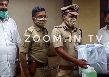 ಎಸ್ ಸಿ ಡಿ ಸಿ ಸಿ ಬ್ಯಾಂಕ್ ವತಿಯಿಂದ ಪೊಲೀಸ್ ಸಿಬ್ಬಂದಿಗಳಿಗೆ ಮಾಸ್ಕ್ ಮತ್ತು ಸ್ಯಾನಿಟೈಸರ್ ವಿತರಣೆ