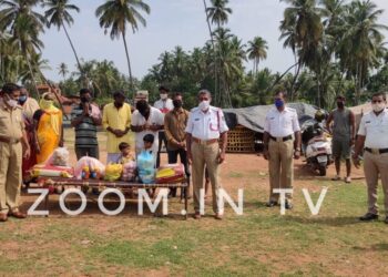 ಲಾಕ್ ಡೌನ್ ನಿಂದಾಗಿ ಲಾಕ್ ಆದ ಜಾಯಿಂಟ್ ವೀಲ್ಹ್ ಕುಟುಂಬಕ್ಕೆ ಅಗತ್ಯ ಸಾಮಾಗ್ರಿ ಪೂರೈಸಿ ಮಾನವೀಯತೆ ಮೆರೆದ ಪುತ್ತೂರು ಸಂಚಾರ ಪೊಲೀಸರು