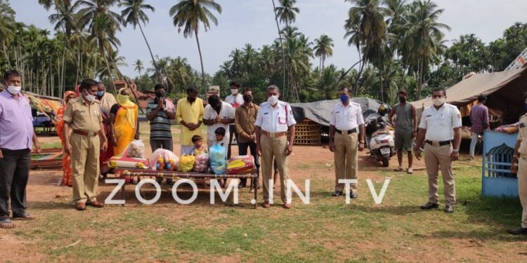 ಲಾಕ್ ಡೌನ್ ನಿಂದಾಗಿ ಲಾಕ್ ಆದ ಜಾಯಿಂಟ್ ವೀಲ್ಹ್ ಕುಟುಂಬಕ್ಕೆ ಅಗತ್ಯ ಸಾಮಾಗ್ರಿ ಪೂರೈಸಿ ಮಾನವೀಯತೆ ಮೆರೆದ ಪುತ್ತೂರು ಸಂಚಾರ ಪೊಲೀಸರು