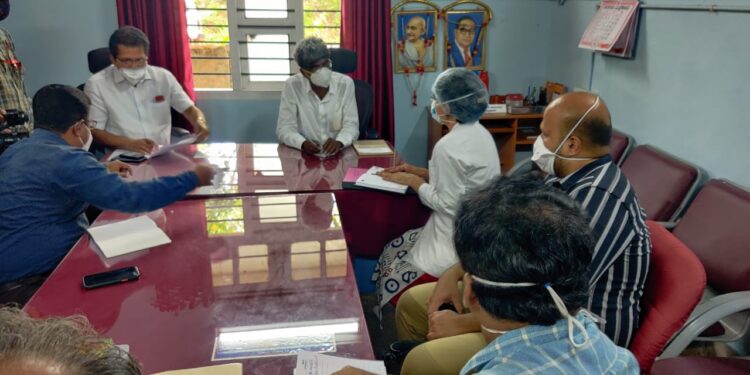 ಪುತ್ತೂರು : ಉಸ್ತುವಾರಿ ಸಚಿವ ಕೋಟ ಶ್ರೀನಿವಾಸ ಪೂಜಾರಿ ಸರ್ಕಾರಿ ಆಸ್ಪತ್ರೆಗೆ ಭೇಟಿ; ಶಾಸಕರ ಮನವಿ ಮೇರೆಗೆ 30 ಆಕ್ಸಿಜನ್ ಸಿಲಿಂಡರ್ ಗಳ ವ್ಯವಸ್ಥೆ