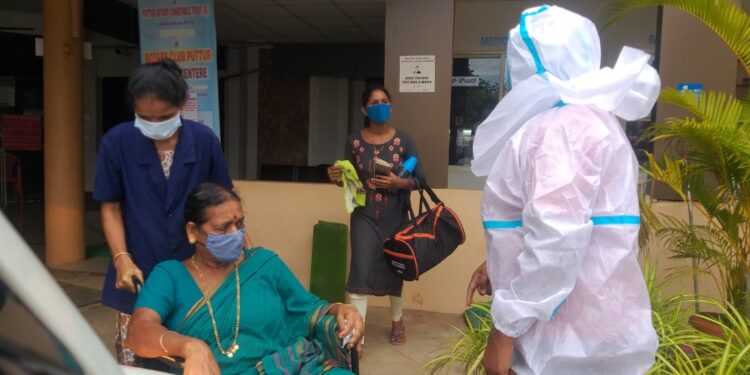 ಮುಂಡೂರು : ನಡುಬೈಲು ನಿವಾಸಿಗೆ ಕೊರೊನಾ ಸೋಂಕು ದೃಢ; ಆಸ್ಪತ್ರೆಗೆ ಸೇರಿಸುವಲ್ಲಿ ಸಹಕರಿಸಿ ಮಾನವೀಯತೆ ಮೆರೆದ ಜನ ಸೇವಕರು