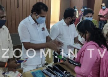 ಪುತ್ತೂರು : ನಗರಸಭೆ ಆಶಾ ಕಾರ್ಯಕರ್ತೆಯರಿಗೆ ಉಚಿತ ಪಲ್ಸ್ ಆಕ್ಸಿಮೀಟರ್ ವಿತರಣೆ; ಮೇ.16 ರಂದು  ಏಕ ದಿನದ ಮನೆ ಮನೆ ಅಭಿಯಾನ – ಸಂಜೀವ ಮಠಂದೂರು