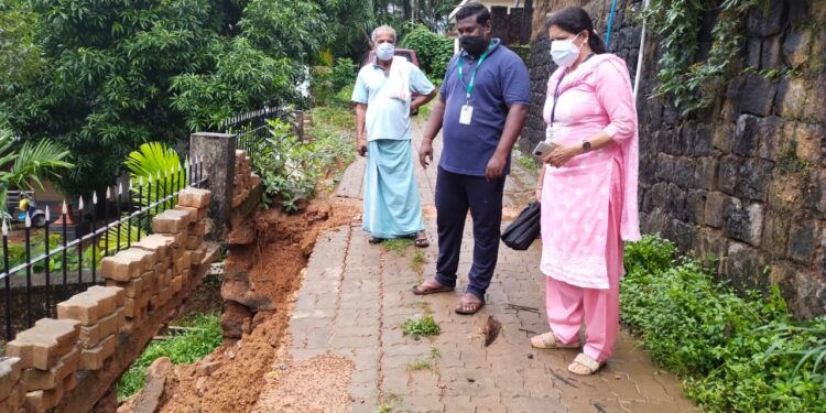 ಪರ್ಲಡ್ಕ : ಪಾಂಗ್ಲಾಯಿಯಲ್ಲಿ ತಡೆಗೋಡೆ ಕುಸಿತ