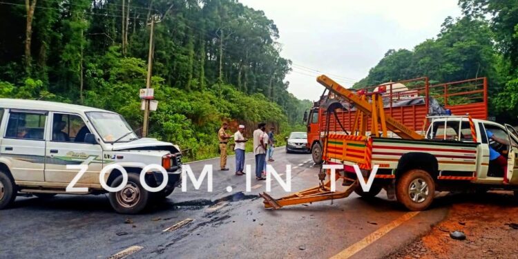 ನೆಲ್ಯಾಡಿ : ಕೋವಿಶೀಲ್ಡ್  ವ್ಯಾಕ್ಸಿನ್ ಸಾಗಾಟದ ವಾಹನಕ್ಕೆ ಲಾರಿ ಡಿಕ್ಕಿ; ಚಾಲಕ ಅಪಾಯದಿಂದ ಪಾರು, ವ್ಯಾಕ್ಸಿನ್ ಸುರಕ್ಷಿತ