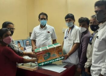 ಪುತ್ತೂರು : ದ. ಕ  ಜಿಲ್ಲಾ ಮರಾಟಿ ಸಂರಕ್ಷಣಾ ಸಮಿತಿಯಿಂದ  ಶಾಸಕರ ವಾರ್ ರೂಮ್ ಗೆ ಮಾಸ್ಕ್ ಮತ್ತು ಗ್ಲೌಸ್ ಹಸ್ತಾಂತರ