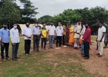 ಕಾಂಗ್ರೆಸ್ ನ ರಾಜೀವ್ ಗಾಂಧಿ ಪಂಚಾಯತ್ ರಾಜ್ ಸಂಘಟನೆಯಿಂದ ನಿರಾಶ್ರಿತರಿಗೆ ಮಧ್ಯಾಹ್ನದ ಆಹಾರ ವಿತರಣೆ