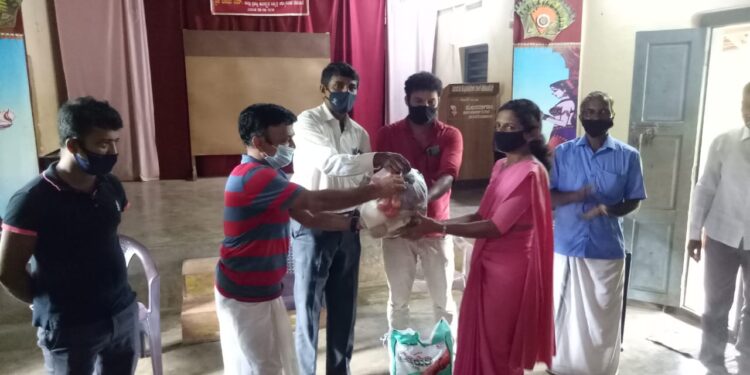 ಮುಕ್ಕೂರು : ಕೋವಿಡ್ ನಿಯಂತ್ರಣ ಕಾರ್ಯಪಡೆ ಸಭೆ; ಆಶಾ ಕಾರ್ಯಕತೆಯರಿಗೆ ಫುಡ್ ಕಿಟ್, ಪಲ್ಸ್ ಆಕ್ಸಿ ಮೀಟರ್ ವಿತರಣೆ ; ಪ್ರತಿಯೊಬ್ಬರು ಲಸಿಕೆ ಪಡೆಯಲು ಕಾರ್ಯಪಡೆಯಿಂದ ಆನ್ಲೈನ್ ನೋಂದಣಿಗೆ ನೆರವು