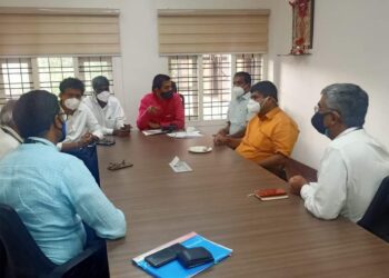 ಎಂ ಆರ್ ಪಿ ಎಲ್ ನ  ಹುದ್ದೆಗಳ ನೇಮಕಾತಿಯಲ್ಲಿ ಸ್ಥಳೀಯ ಅಭ್ಯರ್ಥಿಗಳಿಗೆ ಅನ್ಯಾಯವಾಗಿದೆ ಎಂಬ ಆರೋಪ: ಸಂಸದರು, ಸಚಿವರು ಶಾಸಕರ ಉಪಸ್ಥಿತಿಯಲ್ಲಿ ಎಂ ಆರ್ ಪಿ ಎಲ್ ನ ಆಡಳಿತ ನಿರ್ದೇಶರು ಹಾಗೂ ಹಿರಿಯ ಅಧಿಕಾರಿಗಳೊಂದಿಗೆ ಸಭೆ