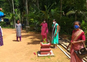 ಕೋಡಿಂಬಾಡಿ : ಗ್ರಾ.ಪಂ ವ್ಯಾಪ್ತಿಯಲ್ಲಿ ಕೊರೊನಾ ವಾರಿಯರ್ಸ್, ಪಂ. ಸದಸ್ಯರು ಮತ್ತು ಆಶಾ ಕಾರ್ಯಕರ್ತೆರಿಂದ ಮನೆ ಮನೆ ಭೇಟಿ