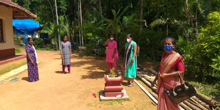 ಕೋಡಿಂಬಾಡಿ : ಗ್ರಾ.ಪಂ ವ್ಯಾಪ್ತಿಯಲ್ಲಿ ಕೊರೊನಾ ವಾರಿಯರ್ಸ್, ಪಂ. ಸದಸ್ಯರು ಮತ್ತು ಆಶಾ ಕಾರ್ಯಕರ್ತೆರಿಂದ ಮನೆ ಮನೆ ಭೇಟಿ