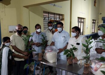 ಪುತ್ತೂರು : ಶ್ರೀ ಮಹಾಲಿಂಗೇಶ್ವರ ದೇವಸ್ಥಾನದಿಂದ ಸಿ ಗ್ರೇಡ್ ದೇವಸ್ಥಾನಗಳ ಅರ್ಚಕರಿಗೆ ಆಹಾರದ ಕಿಟ್ ವಿತರಣೆ