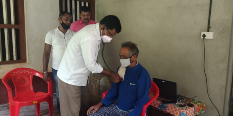 ಕೆಪಿಸಿಸಿ ಸದಸ್ಯ ಡಾ.ರಘು ರವರಿಂದ ಹಿರಿಯ ನಾಗರಿಕರ ಆರೋಗ್ಯ ತಪಾಸಣೆ