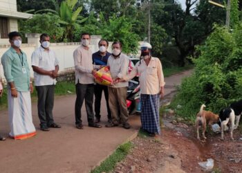 ಬೀದಿ ನಾಯಿಗಳ ಅನ್ನದಾತ ರಾಜೇಶ್ ಬನ್ನೂರು ಅವರ ಮೂಲಕ ಬೀದಿ ನಾಯಿಗಳ ಹಸಿವು ನೀಗಿಸಿದ ಬಿಜೆಪಿ ಒಬಿಸಿ ಮೋರ್ಚಾದ ‘ಸೇವಾ ಹೀ ಸಂಘಟನ್’ ಕಾರ್ಯಕ್ರಮ