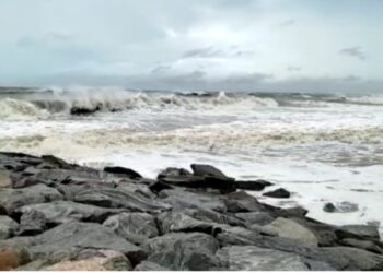 ತೌಕ್ತೆ ಎಫೆಕ್ಟ್​: ಮಂಗಳೂರು-ಉಡುಪಿ ಸಮುದ್ರ ತೀರದಲ್ಲಿ ಅಲೆಗಳ ಅಬ್ಬರ, ಕಡಲ್ಕೊರೆತದ ಆತಂಕ