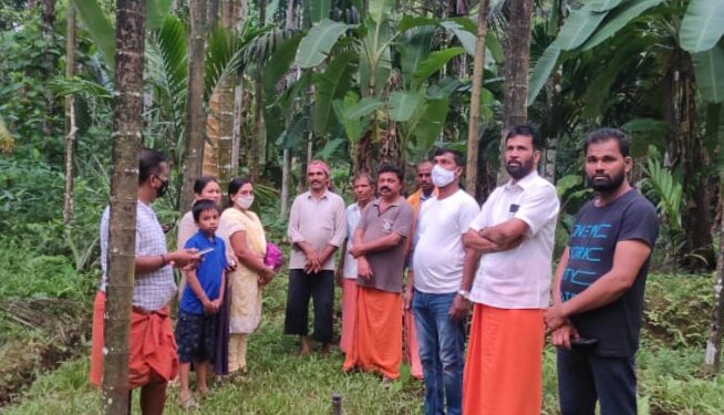 ಮುಂಡೂರು : ತೋಟಕ್ಕೆ  ಸಿಡಿಲು ಬಡಿದು  ಅಡಿಕೆ ಸಸಿಗಳು ನಾಶ;  ಪ್ರಕೃತಿ ವಿಕೋಪದಡಿ ಪರಿಹಾರ ನೀಡುವಂತೆ ಜನಪ್ರತಿನಿಧಿಗಳಿಂದ ಮನವಿ