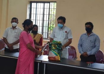 ನರಿಮೊಗರು ಕ್ಲಸ್ಟರ್ ಮಟ್ಟದ ಆಶಾಕಾರ್ಯಕರ್ತೆಯರಿಗೆ ಪುತ್ತೂರು ತಾಲೂಕು ಶಿಕ್ಷಕರ ಸಂಘದ ವತಿಯಿಂದ ಅವಶ್ಯ ಸಾಮಾಗ್ರಿಗಳ ವಿತರಣೆ