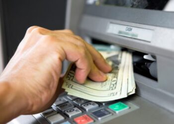 ಪುತ್ತೂರು : ಎಟಿಎಂ ನಿಂದ ವೃದ್ದೆಯ ಹಣ ಕೊಂಡೊಯ್ದ ಯುವಕ; ವಾರಗಳ ನಂತರ ಪ್ರಕರಣ ಬೆಳಕಿಗೆ : ಯುವಕನಿಗಾಗಿ ಶೋಧ