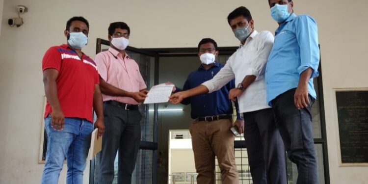 ಉಪ್ಪಿನಂಗಡಿ ಸಮುದಾಯ ಆರೋಗ್ಯ ಕೇಂದ್ರವನ್ನು ಪೂರ್ಣ ಪ್ರಮಾಣದ ಕೋವಿಡ್ ಆಸ್ಪತ್ರೆಯಾಗಿ ಮಾರ್ಪಡಿಸುವ ಬಗ್ಗೆ ವಿಟ್ಲ- ಉಪ್ಪಿನಂಗಡಿ ಬ್ಲಾಕ್ ಕಾಂಗ್ರೆಸ್ ವತಿಯಿಂದ ಪುತ್ತೂರಿನ ಸಹಾಯಕ ಆಯುಕ್ತರಿಗೆ ಮನವಿ