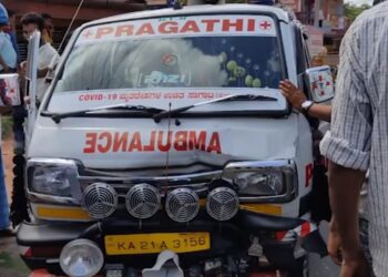 ಪುತ್ತೂರು : ಮೃತದೇಹ ತರಲೆಂದು ಮಂಗಳೂರಿಗೆ ಹೋಗುತ್ತಿದ್ದ ಸುಳ್ಯದ ಆ್ಯಂಬುಲೆನ್ಸ್ ಕಬಕದಲ್ಲಿ ಅಪಘಾತ