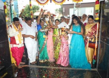 ಬೆಂಗಳೂರು : ದಿವಾಕರ್ ದಾಸ್ ಮಾಲೀಕತ್ವದ ‘ಎಸ್‌ಎಲ್‌ವಿ ಬುಕ್ ಹೌಸ್‌ನ 5 ನೇ ಮಳಿಗೆ’ ಶುಭಾರಂಭ