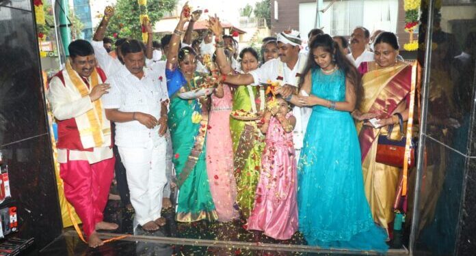 ಬೆಂಗಳೂರು : ದಿವಾಕರ್ ದಾಸ್ ಮಾಲೀಕತ್ವದ ‘ಎಸ್ಎಲ್ವಿ ಬುಕ್ ಹೌಸ್ನ 5 ನೇ ಮಳಿಗೆ’ ಶುಭಾರಂಭ