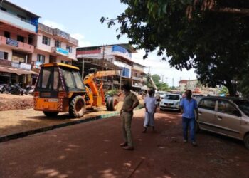 ಬಿಸಿರೋಡ್ : ರಸ್ತೆಯಲ್ಲಿಯೇ ವಾಹನ ಪಾರ್ಕ್: ಟ್ರಾಫಿಕ್ ಎಸ್.ಐ.ರಾಜೇಶ್ ನೇತೃತ್ವದಲ್ಲಿ ಕಾರ್ಯಾಚರಣೆ, ಹಲವು ವಾಹನಗಳಿಗೆ ಲಾಕ್