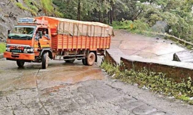 ಆಗುಂಬೆ ಘಾಟಿ ರಸ್ತೆಯಲ್ಲಿ ಘನ ವಾಹನ ಸಂಚಾರ ನಿಷೇಧ..! ಸರಕು ಸಾಗಾಣಿಕೆ ವಾಹನಗಳು ಬದಲಿ ಮಾರ್ಗದಲ್ಲಿ ಸಂಚಾರಕ್ಕೆ ವ್ಯವಸ್ಥೆ