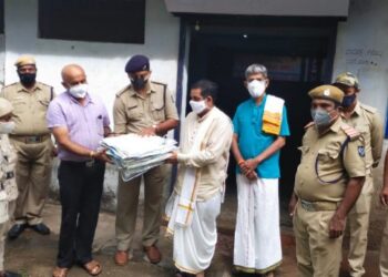 ಪುತ್ತೂರು: ಡಾ. ಮುರಲೀಮೋಹನ್ ಚೂಂತಾರು ರವರಿಂದ ಹೋಮ್ ಗಾರ್ಡ್ ಸಿಬ್ಬಂದಿಗಳಿಗೆ ಸೊಳ್ಳೆ ಪರದೆ ವಿತರಣೆ, ವನಮಹೋತ್ಸವ