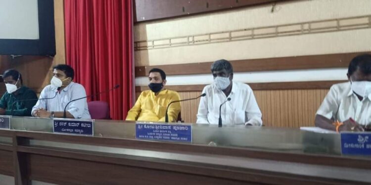 ದ. ಕ ಜಿಲ್ಲೆಯ ಗ್ರಾಮೀಣ ಭಾಗಗಳಲ್ಲಿ ನೆಟ್ ವರ್ಕ್ ಸಮಸ್ಯೆ..! ; ಜನಪ್ರತಿನಿಧಿಗಳ ಹಾಗೂ ಅಧಿಕಾರಿಗಳ ಸಭೆ