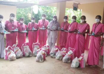 ನರಿಕೊಂಬು : ನಿವೃತ್ತ ಸೈನಿಕ ಮೋಹನ್ ಸುಮತಿ ದಂಪತಿಗಳಿಂದ ಆಶಾಕಾರ್ಯಕರ್ತೆಯರಿಗೆ ಅಗತ್ಯ ಸಾಮಾಗ್ರಿಗಳ ಕಿಟ್ ವಿತರಣೆ