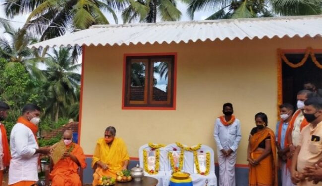 ವಿಟ್ಲ:  ವಿ.ಹಿಂ.ಪ ಬಜರಂಗದಳದ ಕಾರ್ಯಕರ್ತರಿಂದ ಸುಶೀಲ ನಾರಾಯಣ ಆಚಾರ್ಯ ದಂಪತಿ ಕುಟುಂಬಕ್ಕೆ ನೂತನ ಮನೆ ನಿರ್ಮಾಣ