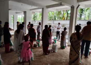 ಪುತ್ತೂರು : ಕೊರೊನಾ ಸಂಕಷ್ಟದಲ್ಲಿರುವ ಆಟೋ ಚಾಲಕರಿಗೆ ಮತ್ತು ಬಡ ಕುಟುಂಬಗಳಿಗೆ ಅಶೋಕ್  ರೈ ಕೋಡಿಂಬಾಡಿ ಯವರಿಂದ ಅಗತ್ಯ ವಸ್ತುಗಳ ಕಿಟ್ ವಿತರಣೆ