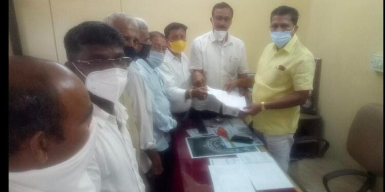ಸಹಕಾರಿ ಸಂಘದಲ್ಲಿ ನಿವ್ವಳ ಶೂನ್ಯ ಬಡ್ಡಿ ದರದಲ್ಲಿ ರೂ.3ಲಕ್ಷ ವರೆಗೆ ಅಲ್ಪಾವಧಿ ಕೃಷಿ ಸಾಲ ನೀಡುವಂತೆ ಬನ್ನೂರು ರೈತರ ಸಹಕಾರಿ ಸಂಘದಿಂದ ಶಾಸಕರಿಗೆ ಮನವಿ