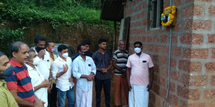 ವಿಶ್ವ ಹಿಂದೂ ಪರಿಷದ್ ಬಜರಂಗದಳ ಕಡಬ ಪ್ರಖಂಡ ವತಿಯಿಂದ ಮೂಲ ಸೌಕರ್ಯ ವಂಚಿತ  ಮನೆಗೆ ವಿದ್ಯುತ್ ಸಂಪರ್ಕ