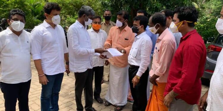 ಮಂಗಳೂರು: ಹಿಂದೂ ಧಾರ್ಮಿಕ ದತ್ತಿ ಇಲಾಖೆಯಿಂದ ಮಸೀದಿ ಮದ್ರಸಗಳಿಗೆ ನೆರವು – ಆದೇಶ ಹಿಂಪಡೆಯಲು ವಿ.ಹಿಂ.ಪ ಬಜರಂಗದಳದಿಂದ ಸಚಿವರಿಗೆ ಮನವಿ