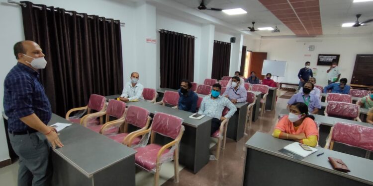 ಪುತ್ತೂರು : ಕೋವಿಡ್ ನಿರ್ವಹಣಾ ಕರ್ತವ್ಯದಲ್ಲಿ ಇಲಾಖಾಧಿಕಾರಿಗಳು ವಿಫಲ ತಾ.ಪಂ ಕಾರ್ಯನಿರ್ವಹಣಾಧಿಕಾರಿ ಗಂಭೀರ ಆರೋಪ