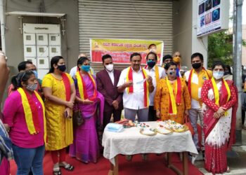 ಬೆಂಗಳೂರು : ವರಲಕ್ಷ್ಮಿ ಚಾರಿಟೇಬಲ್ ಟ್ರಸ್ಟ್ ವತಿಯಿಂದ ಪೌರ ಕಾರ್ಮಿಕರಿಗೆ ಆಹಾರಕಿಟ್ ವಿತರಣೆ