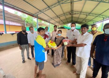 ಯಂಗ್ ಬ್ರಿಗೇಡ್ ಸೇವಾದಳ ಪುತ್ತೂರು ವತಿಯಿಂದ ಆರ್ಯಾಪು ಗ್ರಾಮದ ಬಡ ವರ್ಗದವರಿಗೆ ಆಹಾರ ಕಿಟ್ ವಿತರಣೆ