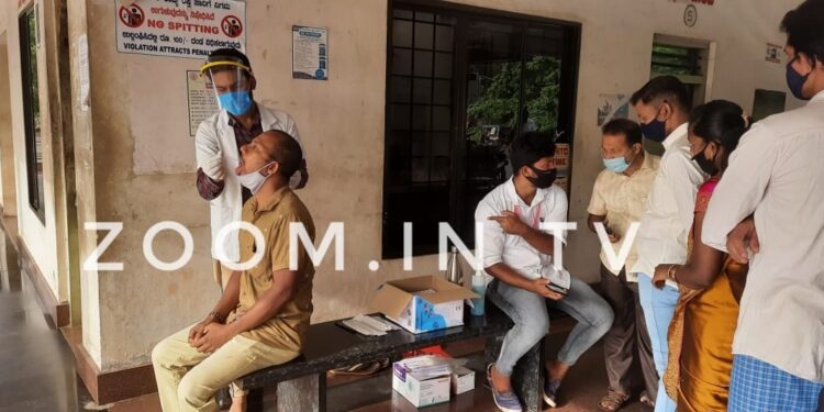 ವಿಟ್ಲ: ಎರಡನೇ ದಿನವೂ ಬಿಗಿ ತಪಾಸಣೆ : ಪೇಟೆಗೆ ಆಗಮಿಸಿದ 132 ಮಂದಿಗೆ ಕೋವಿಡ್ ಟೆಸ್ಟ್