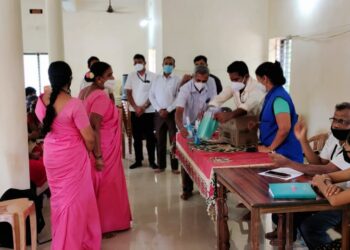 ಕೇಪು : ಗ್ರಾ.ಪಂ.ನಲ್ಲಿ ಕೋವಿಡ್ 19 ಟಾಸ್ಕ್ ಪೋರ್ಸ್ ಸಮಿತಿ ಸಭೆ:; ಪುಣಚ ವ್ಯವಸಾಯ ಬ್ಯಾಂಕ್ ವತಿಯಿಂದ ಆಶಾಕಾರ್ಯಕರ್ತೆಯರಿಗೆ ಫೇಸ್ ಶೀಲ್ಡ್,ಸ್ಯಾನಿಟೈಸರ್ ವಿತರಣೆ