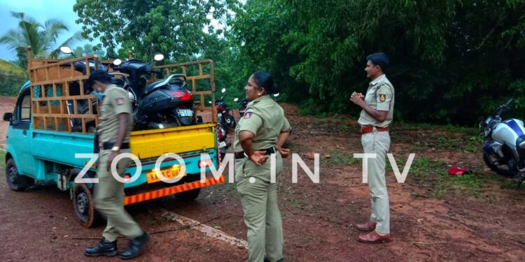 ಸರ್ವೆ : ಕಲ್ಪನೆ ಶಾಲಾ ಮೈದಾನದಲ್ಲಿ ಕೋವಿಡ್ ನಿಯಮ ಉಲ್ಲಂಘಿಸಿ ಕ್ರಿಕೆಟ್:; 8 ಬೈಕ್ ಮತ್ತು ಮೊಬೈಲ್ ಸೀಜ್ ಮಾಡಿದ ಪೊಲೀಸರು