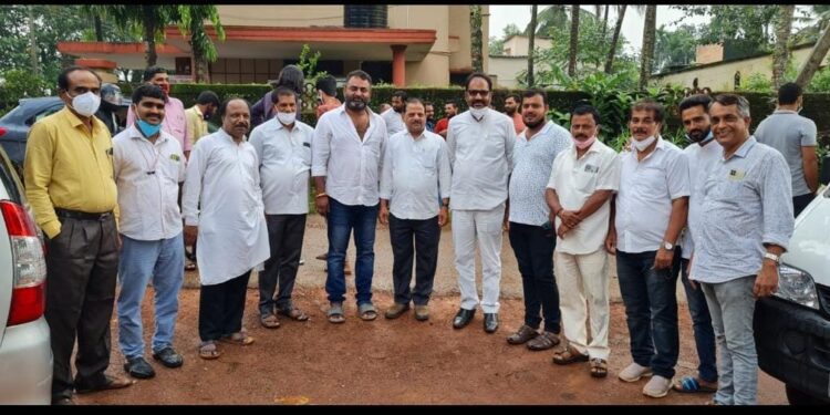 ಪುತ್ತೂರು: ಬ್ಲಾಕ್ ಕಾಂಗ್ರೆಸ್ ಮಾಜಿ ಅಧ್ಯಕ್ಷ ಹೇಮಾನಾಥ್ ಶೆಟ್ಟಿ ಕಾವು ಮತ್ತು ಇಂಟೆಕ್ ಉಪಾಧ್ಯಕ್ಷ ಪ್ರಸನ್ನ ಕುಮಾರ್ ಶೆಟ್ಟಿ ಸೌಹಾರ್ದ ಭೇಟಿ