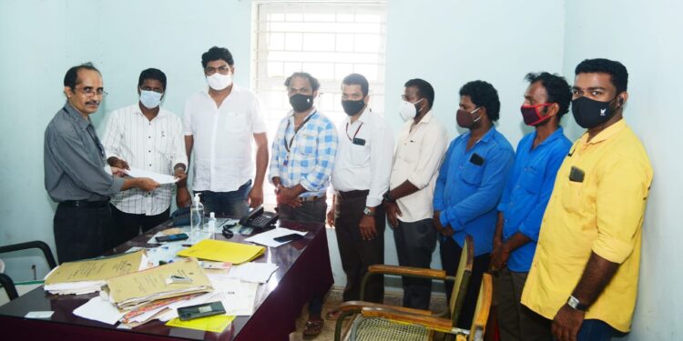 ಕೋಡಿಂಬಾಡಿ ಮೊಬೈಲ್ ಬಳಕೆದಾರರ ನೆಟ್ ವರ್ಕ್ ಸಮಸ್ಯೆ ಹೋರಾಟ ಸಮಿತಿ ವತಿಯಿಂದ ಏರ್ ಟೆಲ್ ಮತ್ತು ಬಿ.ಎಸ್.ಎನ್.ಎಲ್ ವ್ಯವಸ್ಥಾಪಕರಿಗೆ ಮನವಿ ಸಲ್ಲಿಕೆ