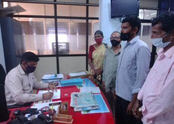 ಹಳ್ಳಕ್ಕೆ ಬೃಹತ್ ಬಂಡೆ ಮಣ್ಣು ಕುಸಿತ : ವಿಕ್ಟರ್ ಪಾಯಸ್ ಮತ್ತು ತಂಡದ ಮನವಿಗೆ ಸ್ಪಂದಿಸಿ ಕೂಡಲೇ ತೆರವು ಗೊಳಿಸಿದ ನಗರಸಭಾ ಪೌರಾಯುಕ್ತ..