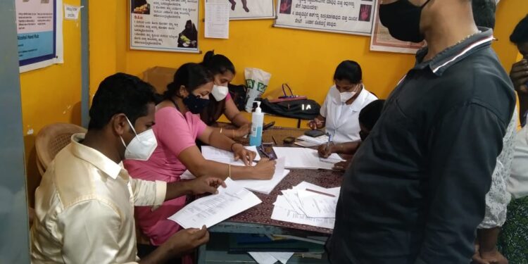 ಅಡ್ಯನಡ್ಕ : ಪ್ರಾಥಮಿಕ ಆರೋಗ್ಯ ಕೇಂದ್ರದಲ್ಲಿ ಕೋವಿಡ್ ಲಸಿಕೆ