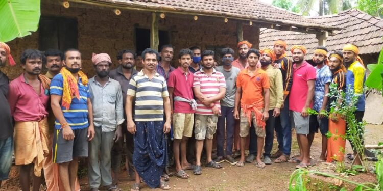 ಪುತ್ತೂರು : ವಿ.ಹಿಂ.ಪರಿಷದ್ ಬಜರಂಗದಳ ಶಿವಾಜಿ ಘಟಕ ಇರ್ದೆ ವತಿಯಿಂದ ದೇವಕಿಯವರ ಮನೆ ದುರಸ್ಥಿ ಕಾರ್ಯ