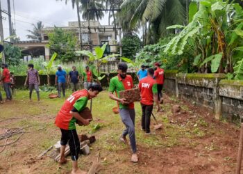 ಕಂಬಳಬೆಟ್ಟು :  ಶಾಂತಿ ನಗರದಲ್ಲಿ ಎಸ್.ಡಿ.ಪಿ.ಐ ವತಿಯಿಂದ ಅಂಗನವಾಡಿ ಪರಿಸರ ಸ್ವಚ್ಛತೆ