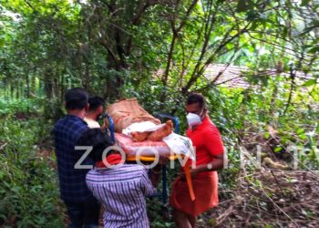 ಮುಂಡೂರು : ರಸ್ತೆ ಸಮಸ್ಯೆಯಿಂದ ಮೃತದೇಹ ಸಾಗಾಟಕ್ಕೆ ಪರದಾಡಿದ ಕುಟುಂಬ, ವಿಷಯ ತಿಳಿದು  ಮೃತ ದೇಹವನ್ನು ತಾವೇ ಹೆಗಲು ಕೊಟ್ಟು ಸಾಗಿಸಿದ ಜನಪ್ರತಿನಿಧಿಗಳು