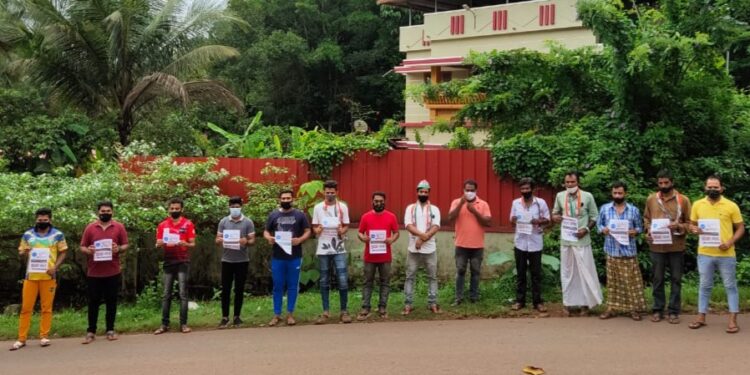 ಎಂಆರ್ ಪಿಎಲ್ ಉದ್ಯೋಗ ಸ್ಥಳೀಯರಿಗೆ  ಒದಗಿಸುವಂತೆ ಬಪ್ಪಳಿಗೆ ಯೂತ್ ಕಾಂಗ್ರೆಸ್ ನ ಸದಸ್ಯರಿಂದ “FIGHT TODAY” “FOR A BETTER”, “TOMORROW” ಎಂಬ ಪೋಸ್ಟರ್ ಹಿಡಿದು ಸಾಮೂಹಿಕ ಪ್ರತಿಭಟನೆ